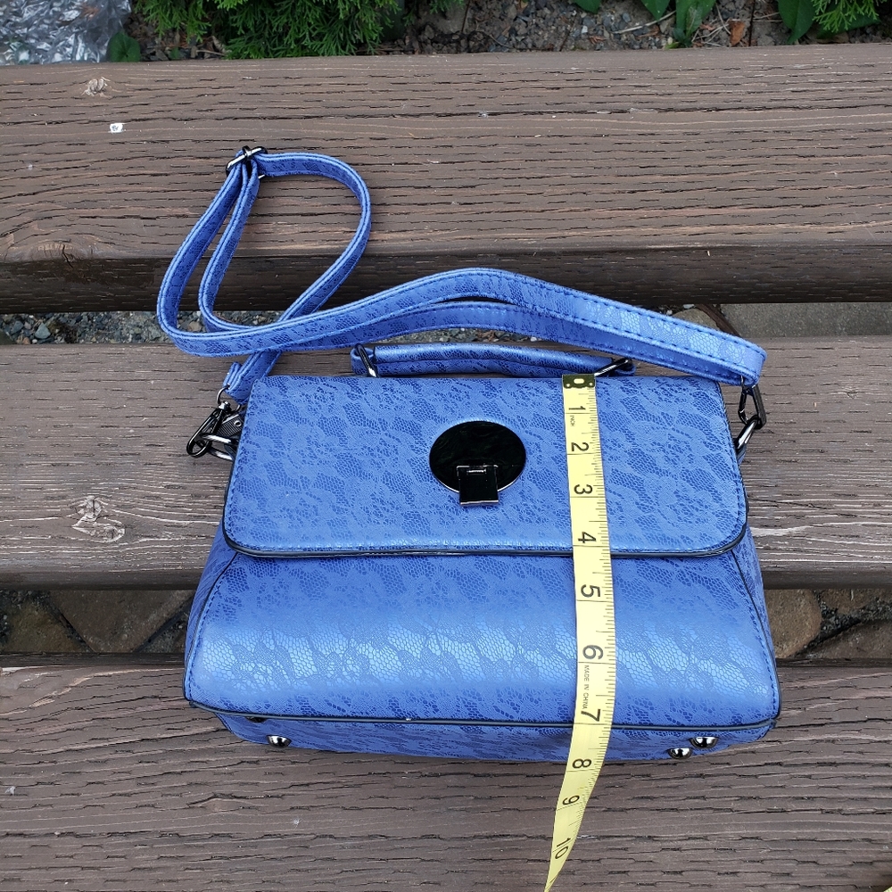 Blue purse with lace look print - Picture 9 of 10